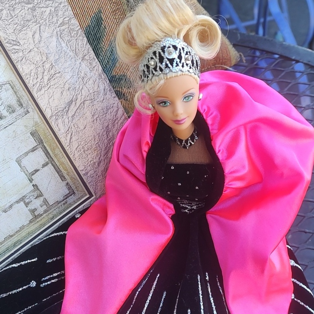 Barbie Doll/ 1999 Holiday Barbie, No Box - Picture 3 of 8